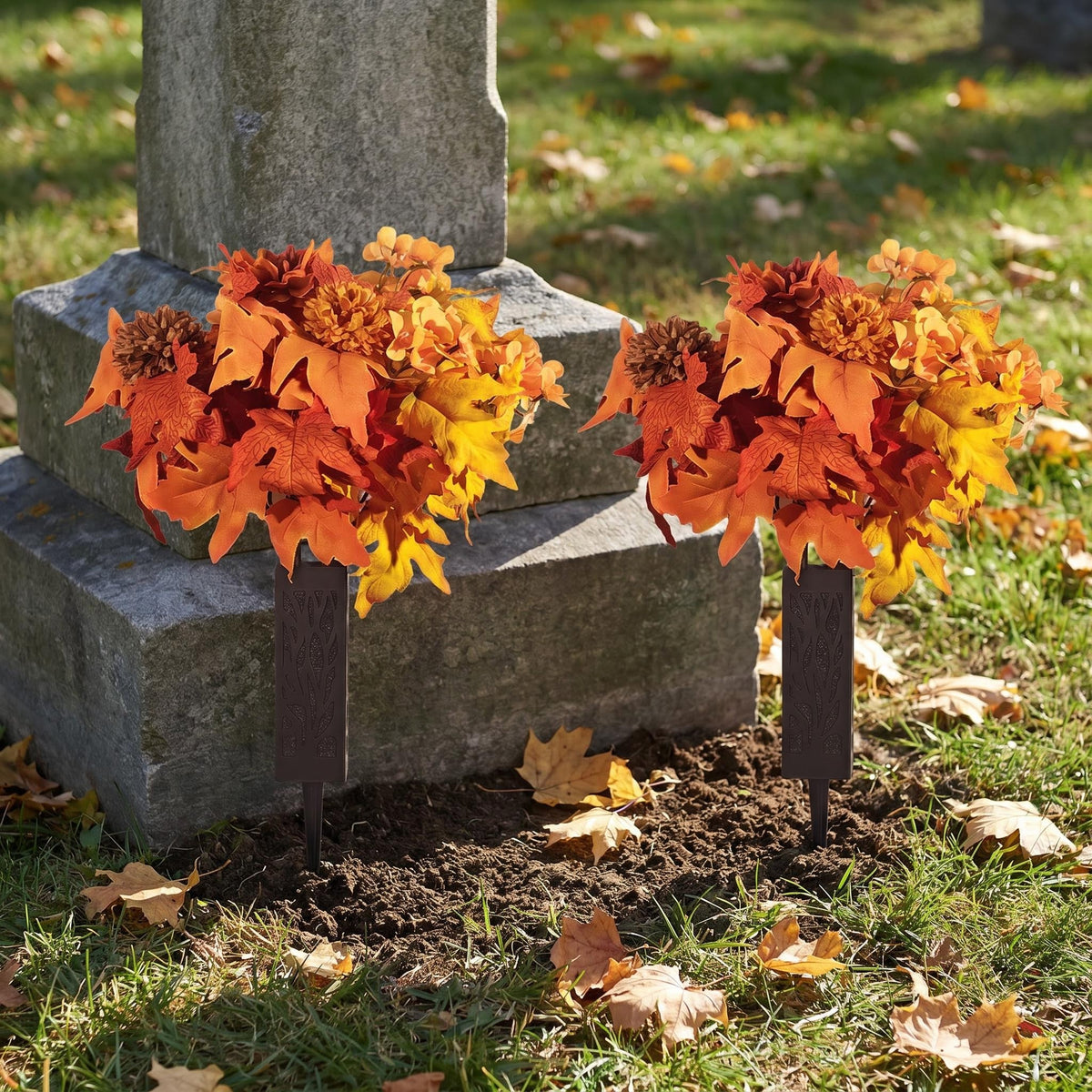Grabgesteck Herbst 2er Set, Künstliche Friedhofsblumen mit 24 Blüten, Wetterfester Grabschmuck in Orange-Gelb, Premium Seidenblumen für Allerheiligen