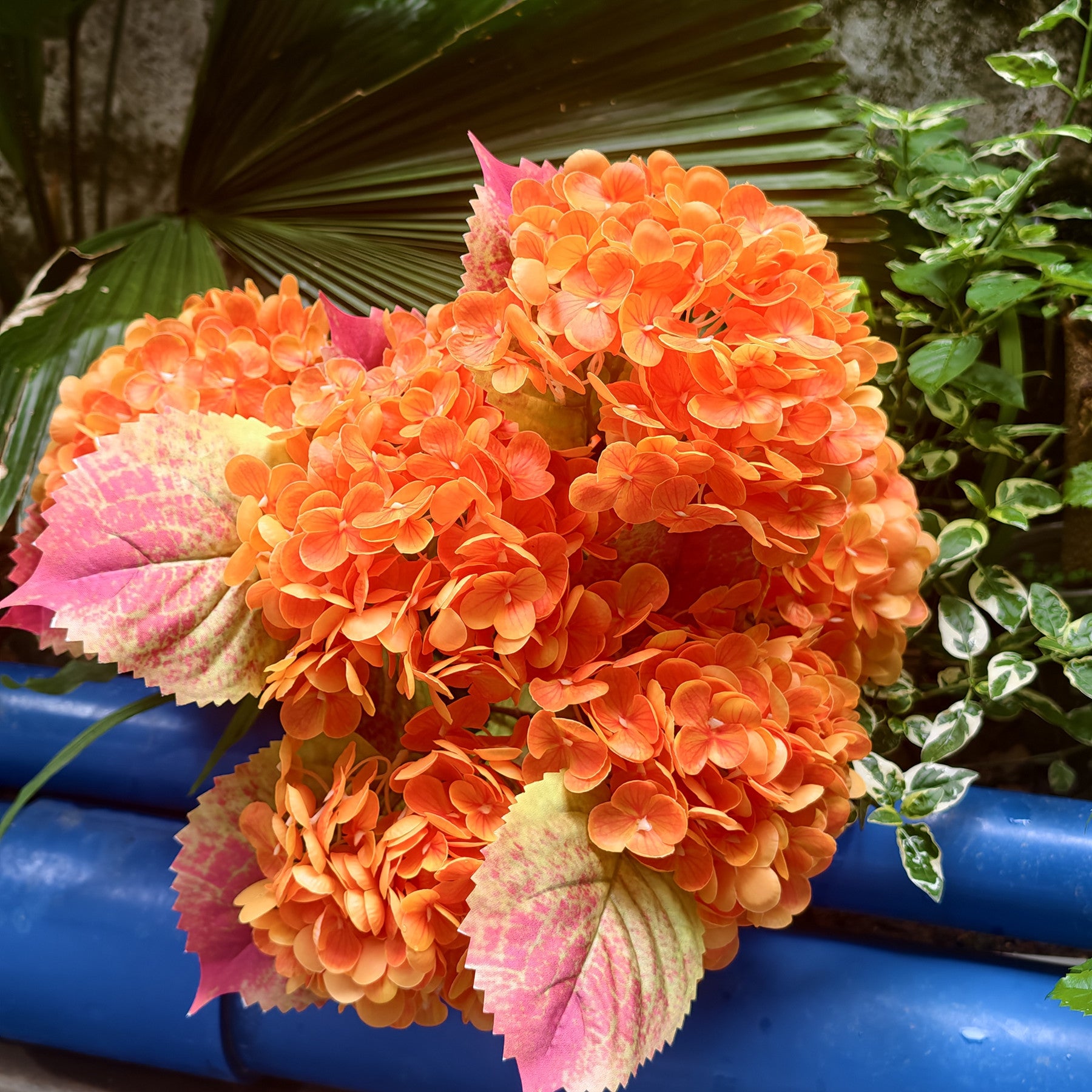 Künstlicher Hortensienstrauß 55 cm in Herbst-Orange, 7 Real Touch Blütenköpfe, naturgetreue Kunstblumen für Deko, Hochzeit, Gastronomie