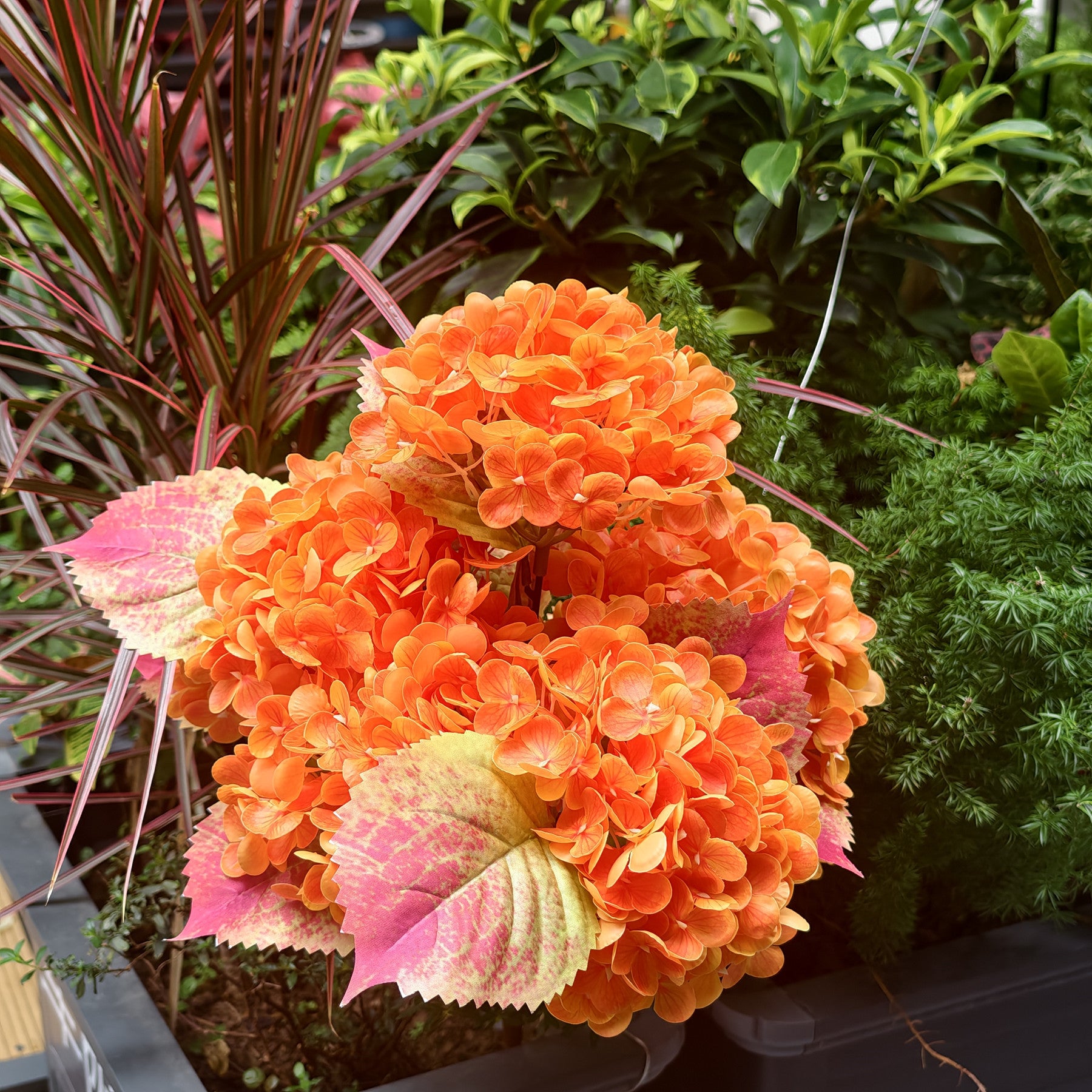 Künstlicher Hortensienstrauß 55 cm in Herbst-Orange, 7 Real Touch Blütenköpfe, naturgetreue Kunstblumen für Deko, Hochzeit, Gastronomie