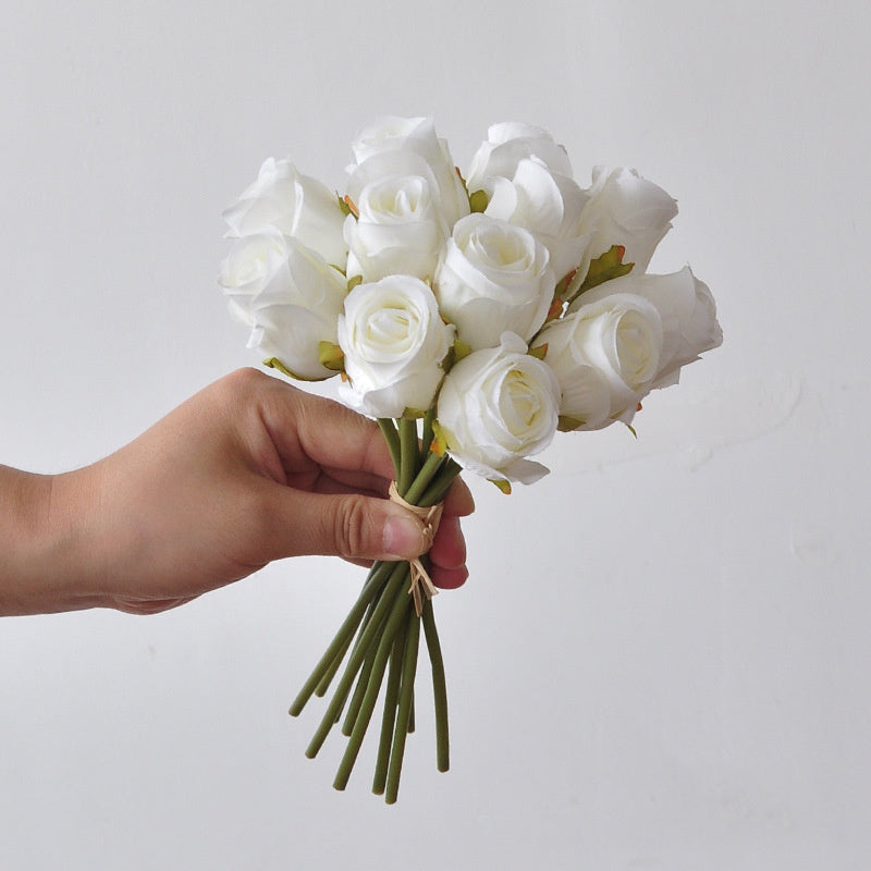 Rosenstrauß Kunstblumen 24 cm, Kleines Seidenblumen-Bündel, Täuschend echte Rosen für Tischdeko, Hochzeit & ganzjährige Dekoration
