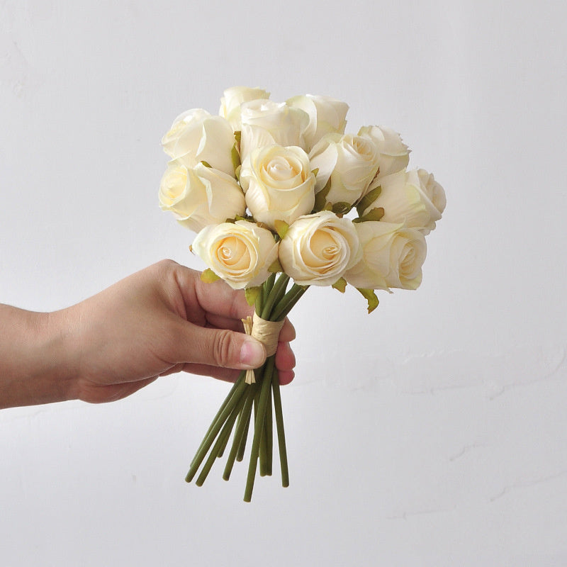 Rosenstrauß Kunstblumen 24 cm, Kleines Seidenblumen-Bündel, Täuschend echte Rosen für Tischdeko, Hochzeit & ganzjährige Dekoration