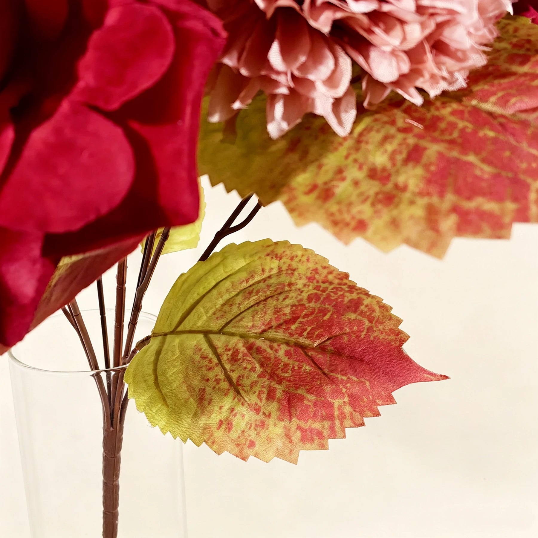 Kunstblumenstrauß Herbst 55 cm, Real-Touch Hortensie & Samt-Rosen Mix, Naturgetreue Deko für Vase, Hochzeit, Gastronomie, Bordeaux & Altrosa