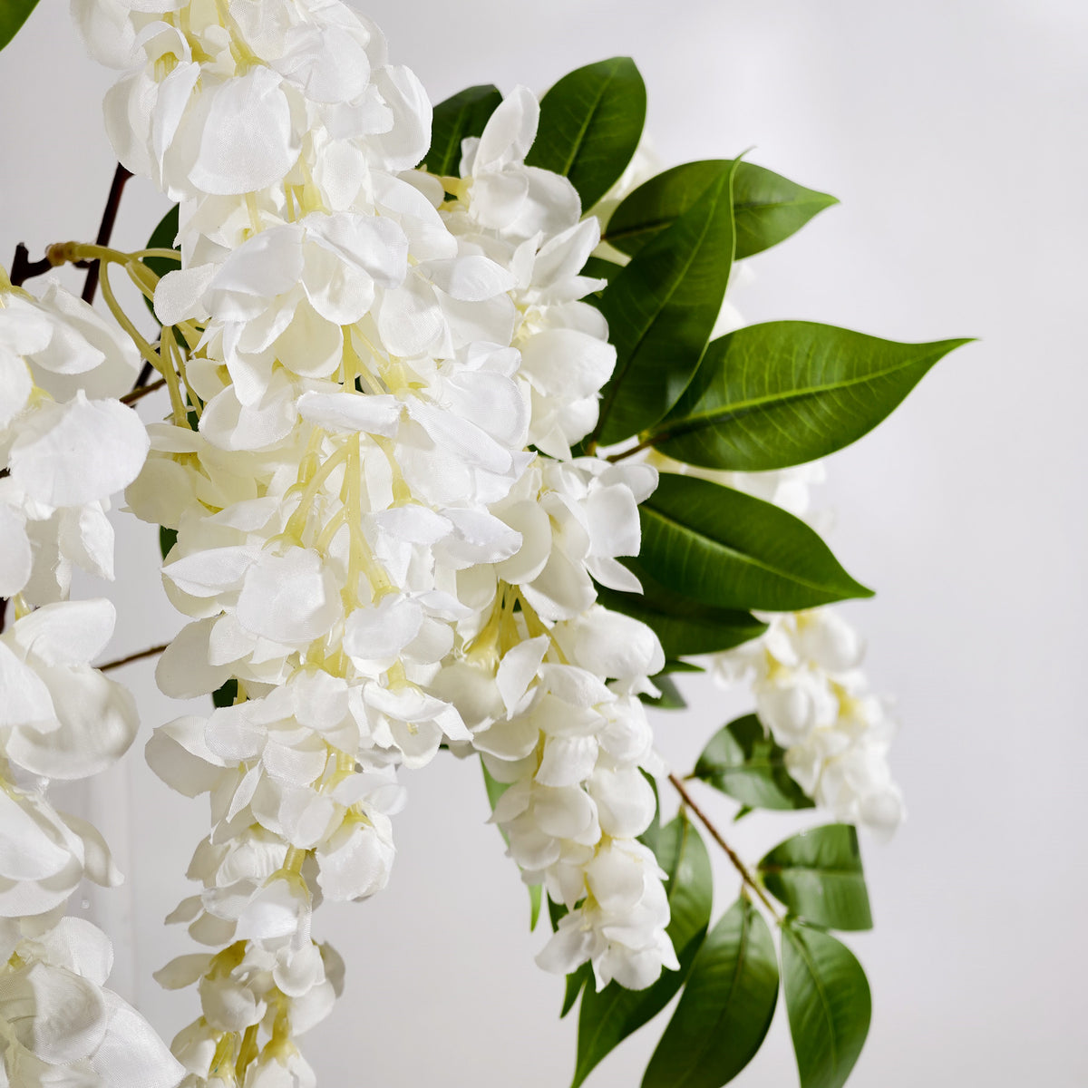 Künstlicher Blauregen Strauß 55cm, Hängende Seidenblumen in Premium-Qualität, Naturgetreue Kunstblumen für Deko, Hochzeit & Gastronomie