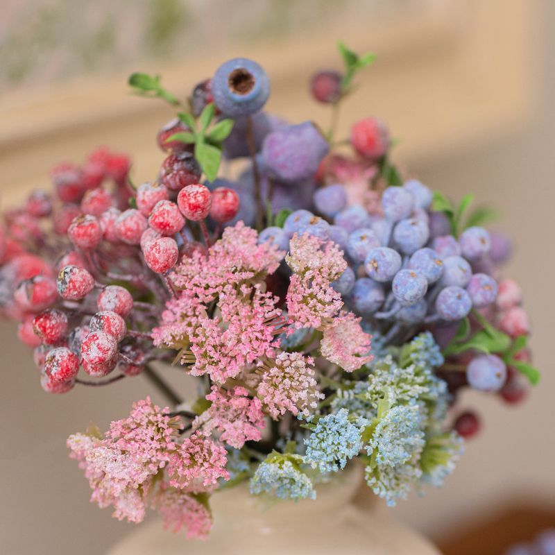 Künstlicher Beerenstrauß 33cm, Realistischer Deko Zweig mit Früchten, für Vase, Herbstdeko & Gestecke, langlebige Kunstblumen
