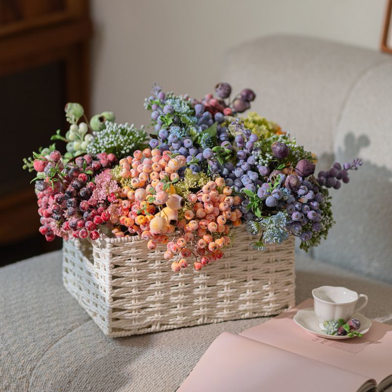 Künstlicher Beerenstrauß 33cm, Realistischer Deko Zweig mit Früchten, für Vase, Herbstdeko & Gestecke, langlebige Kunstblumen
