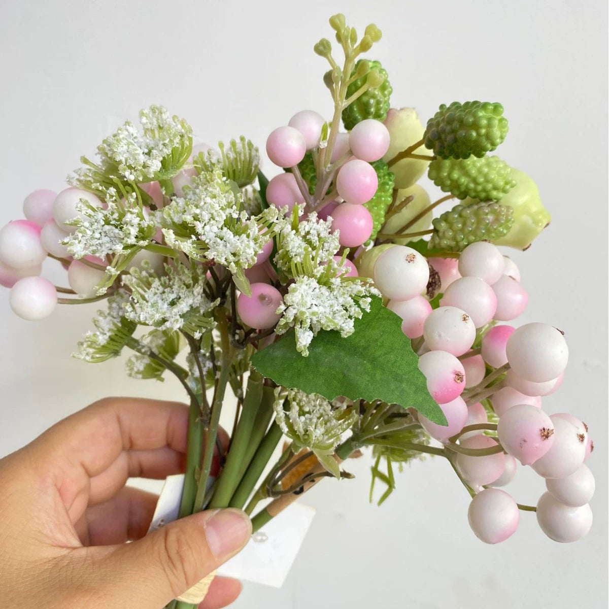 Künstlicher Beerenstrauß 33cm, Realistischer Deko Zweig mit Früchten, für Vase, Herbstdeko & Gestecke, langlebige Kunstblumen