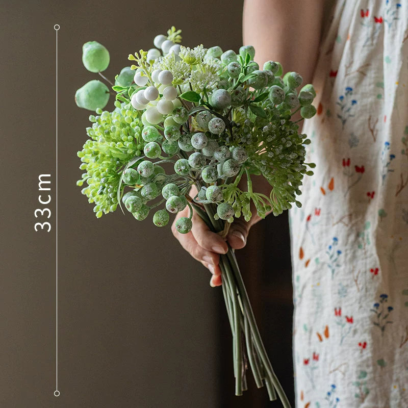 Künstlicher Beerenstrauß 33cm, Realistischer Deko Zweig mit Früchten, für Vase, Herbstdeko & Gestecke, langlebige Kunstblumen
