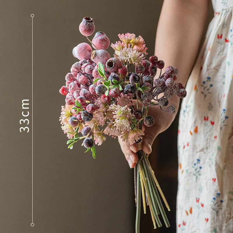 Künstlicher Beerenstrauß 33cm, Realistischer Deko Zweig mit Früchten, für Vase, Herbstdeko & Gestecke, langlebige Kunstblumen