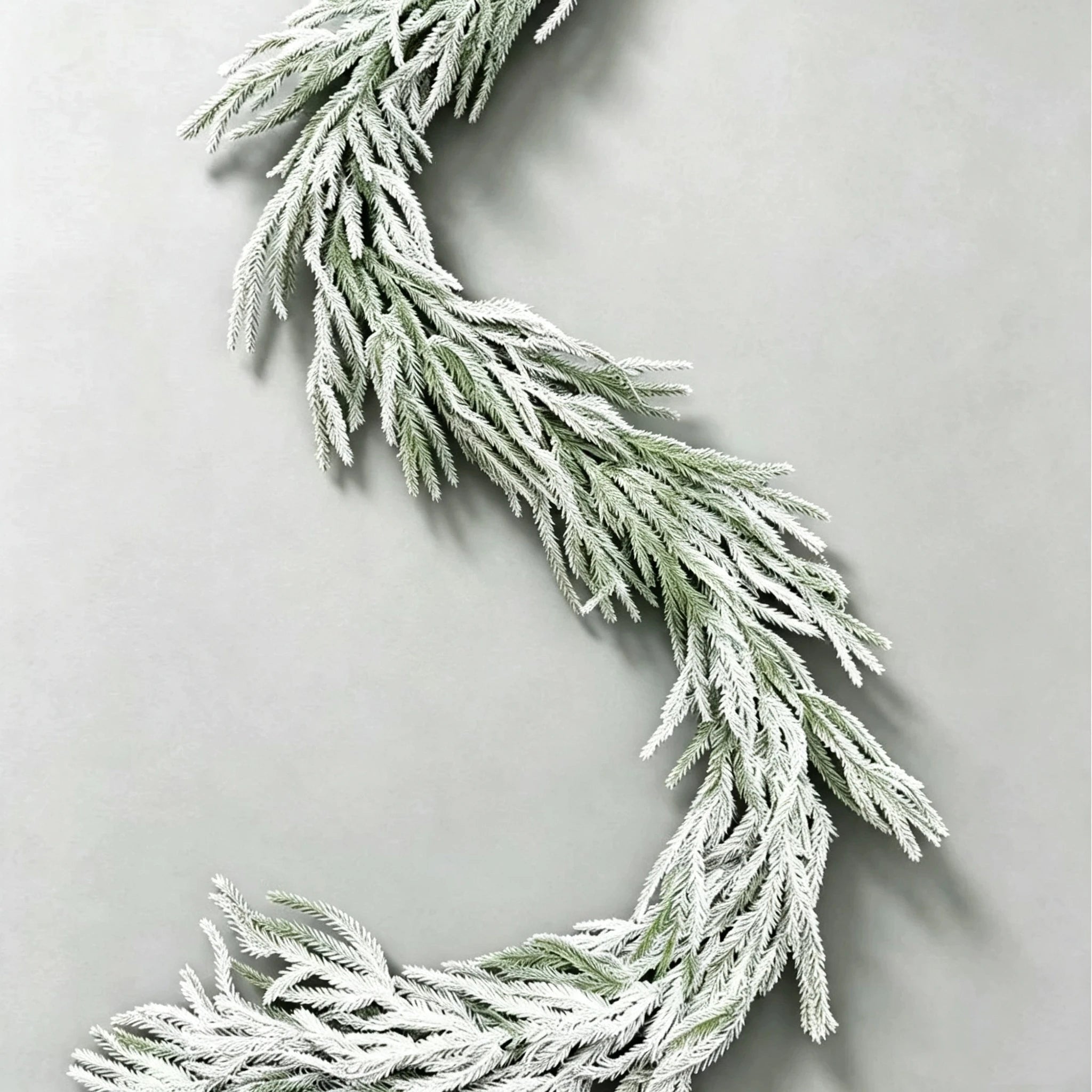 Kunstschnee Efeu Girlande 180 cm, realistisches PE-Material, ideal für Weihnachten, Hochzeiten, Cafés & Festdekoration