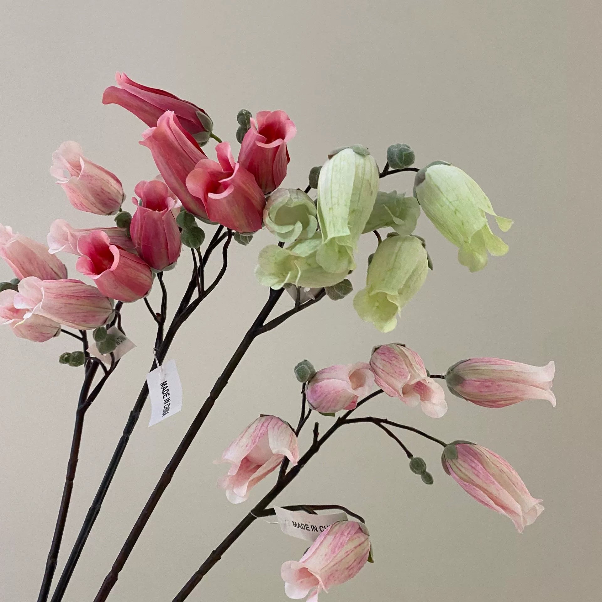 Künstliche Blumen, 70 cm, realistisch, in Weiß, Lila, Fuchsia, Gelb, Rosa – ideal für Hochzeiten, Innenraumdekoration & Cafés