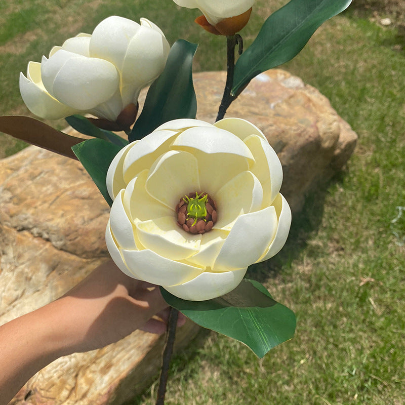 Faux Magnolienblüten, 70 cm, Real-Touch PU, 4 Farben – ideal für Hochzeiten, Wohnräume & Cafés