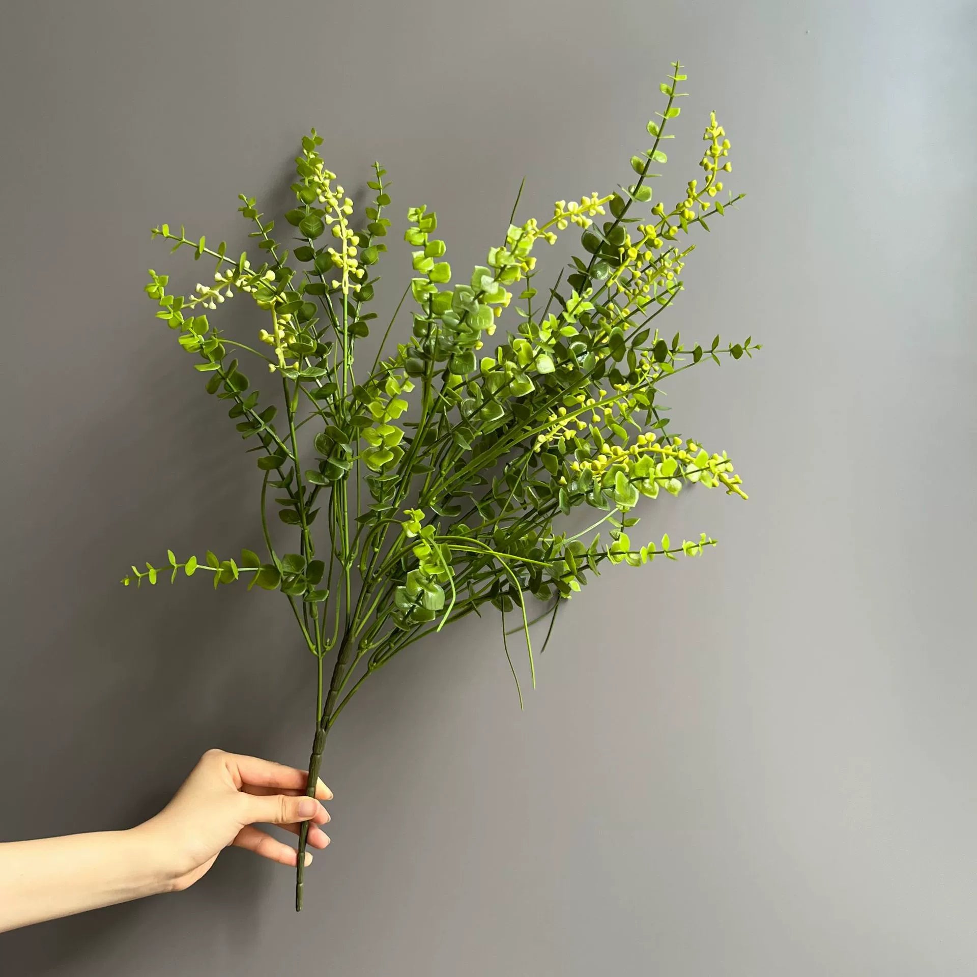 Eukalyptus künstlich, 64 cm Dekozweig mit Früchten, Naturgetreuer Kunst-Eukalyptus für Vase, Hochzeit, Floristik & Gestecke