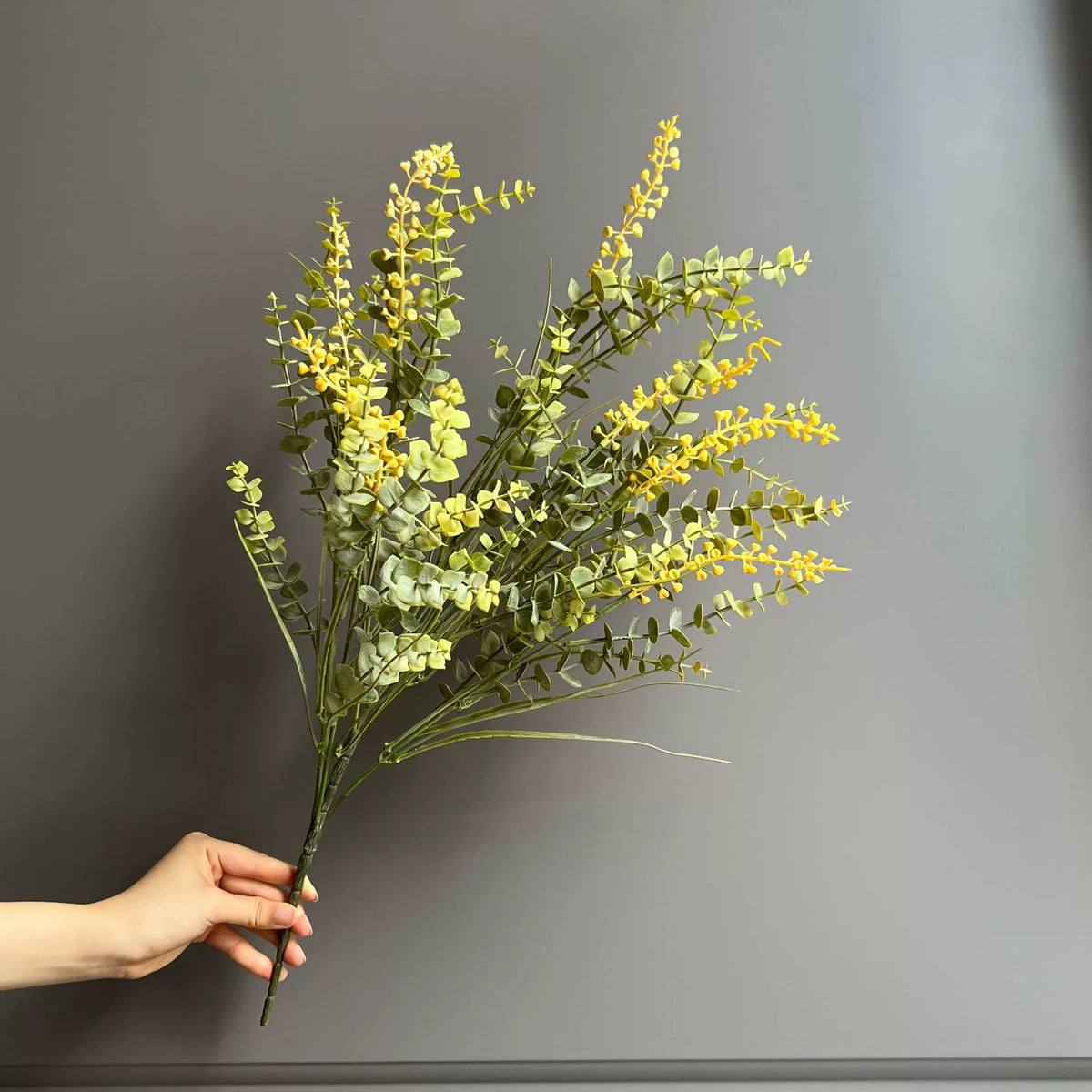 Eukalyptus künstlich, 64 cm Dekozweig mit Früchten, Naturgetreuer Kunst-Eukalyptus für Vase, Hochzeit, Floristik & Gestecke