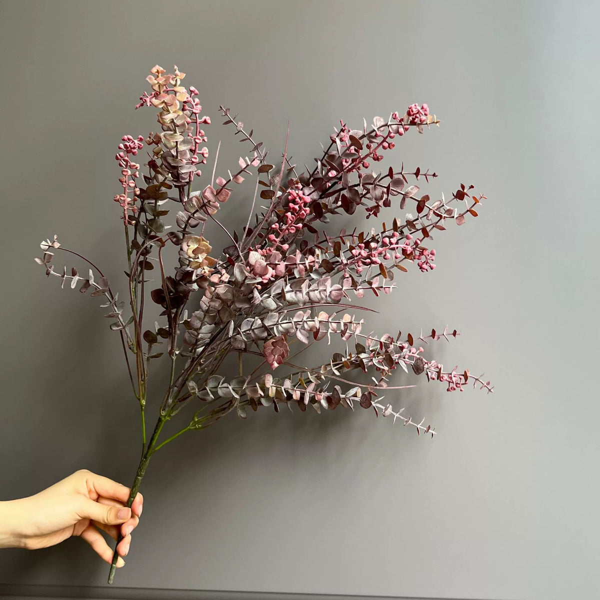 Eukalyptus künstlich, 64 cm Dekozweig mit Früchten, Naturgetreuer Kunst-Eukalyptus für Vase, Hochzeit, Floristik & Gestecke