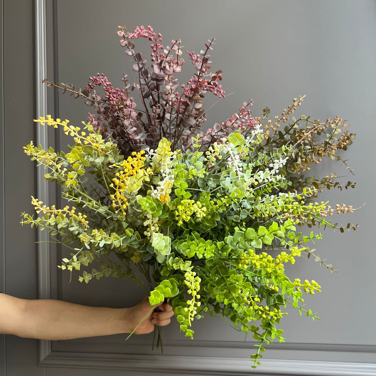 Eukalyptus künstlich, 64 cm Dekozweig mit Früchten, Naturgetreuer Kunst-Eukalyptus für Vase, Hochzeit, Floristik & Gestecke