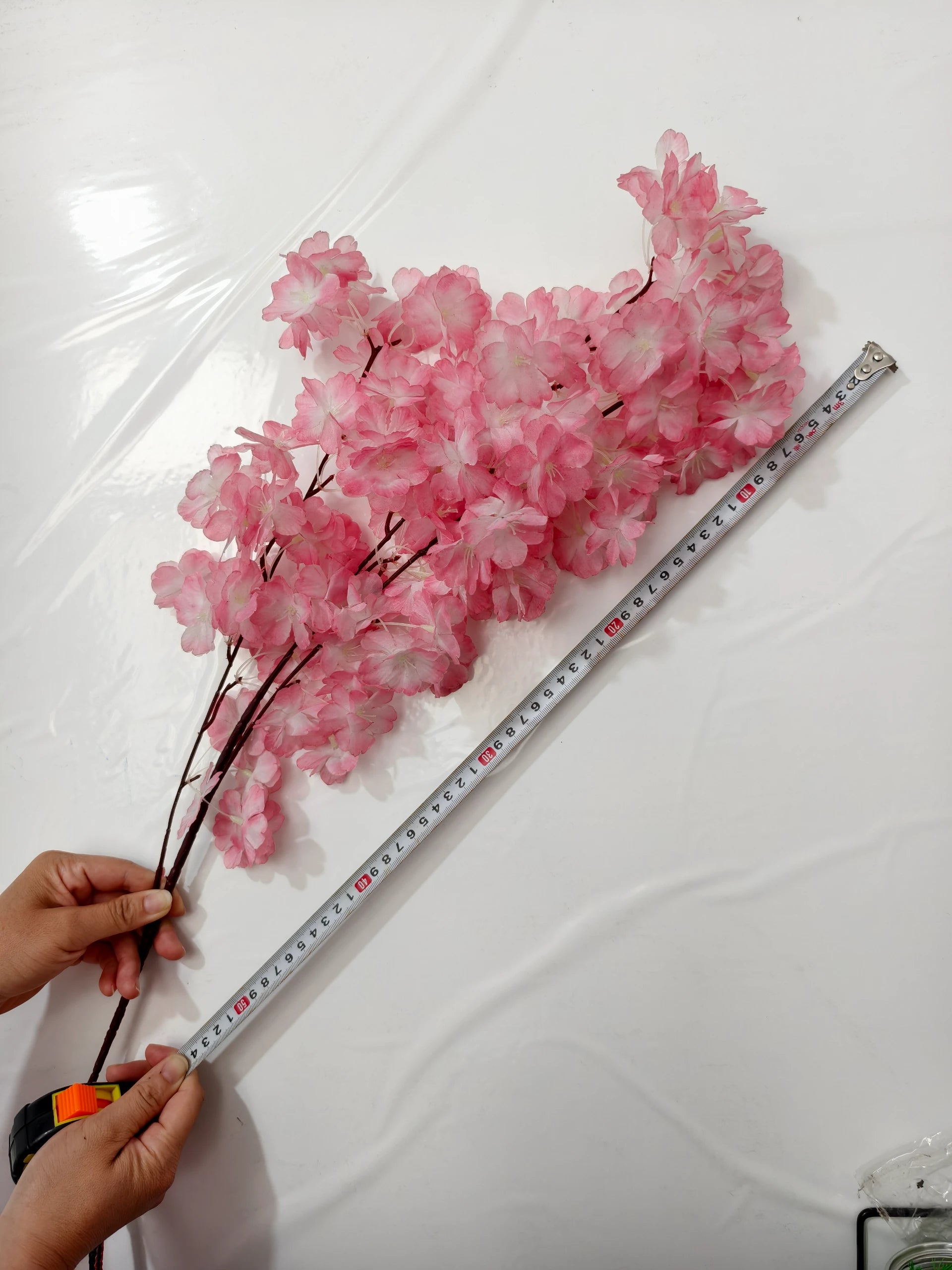 Kirschblütenzweig künstlich 95cm Rosa, schwer entflammbarer Deko Zweig (B1), realistische Seidenblume für Vase, Hochzeit, Gastronomie