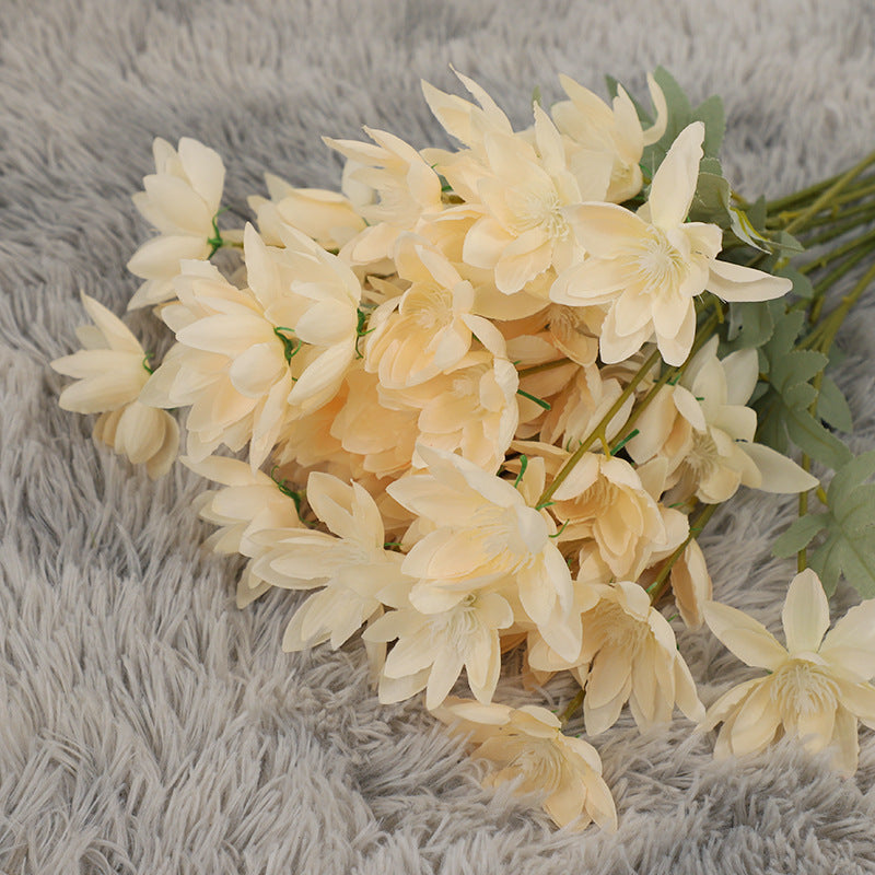 Kunstblume Schneelotus 60 cm, 6-köpfiger Stiel mit großen Blüten, hochwertige Seidenblume für Hochzeit, Vase, Gestecke & Dekoration