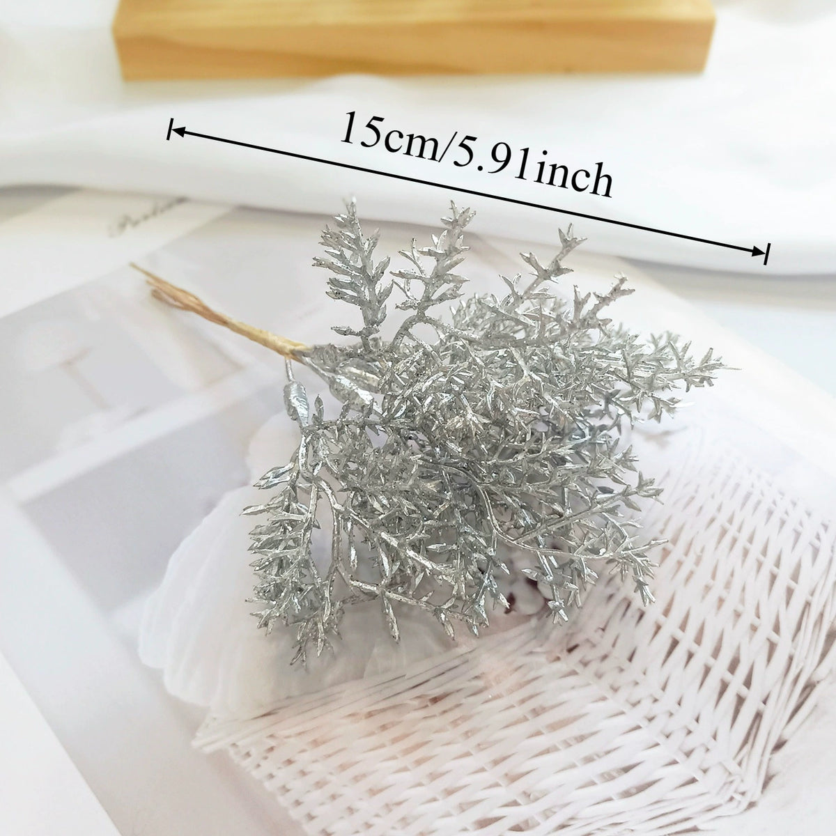 Künstlicher Kiefernzweig Gold 20cm, Deko-Pick mit Perlen, Täuschend Echter Tannenzweig für DIY Gestecke, Weihnachtsdeko & Anstecker
