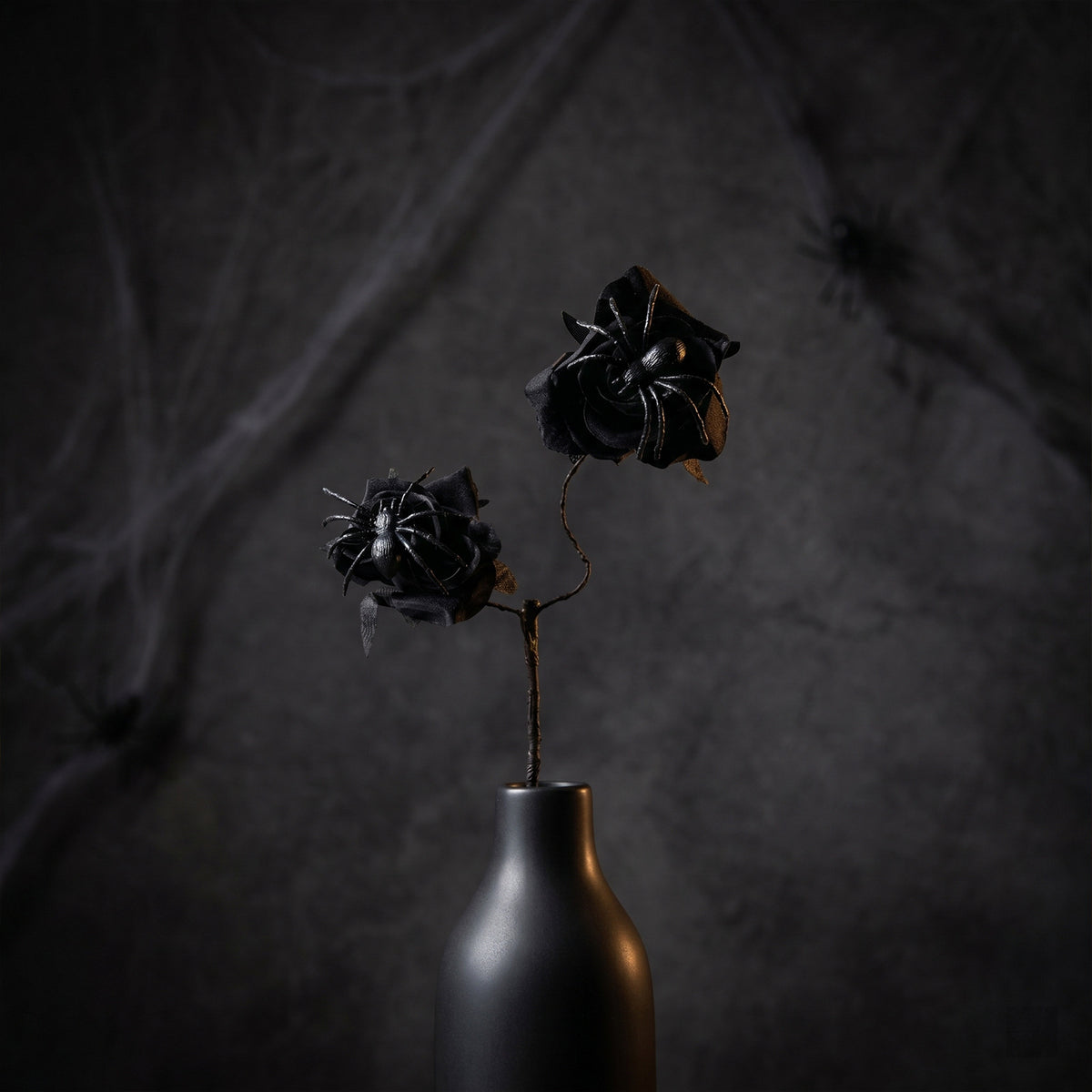 Faux-Rosen mit Spinnen, 38cm, Kunstseide, Gothic Halloween Deko, Hochzeiten, Partys, Innenräume