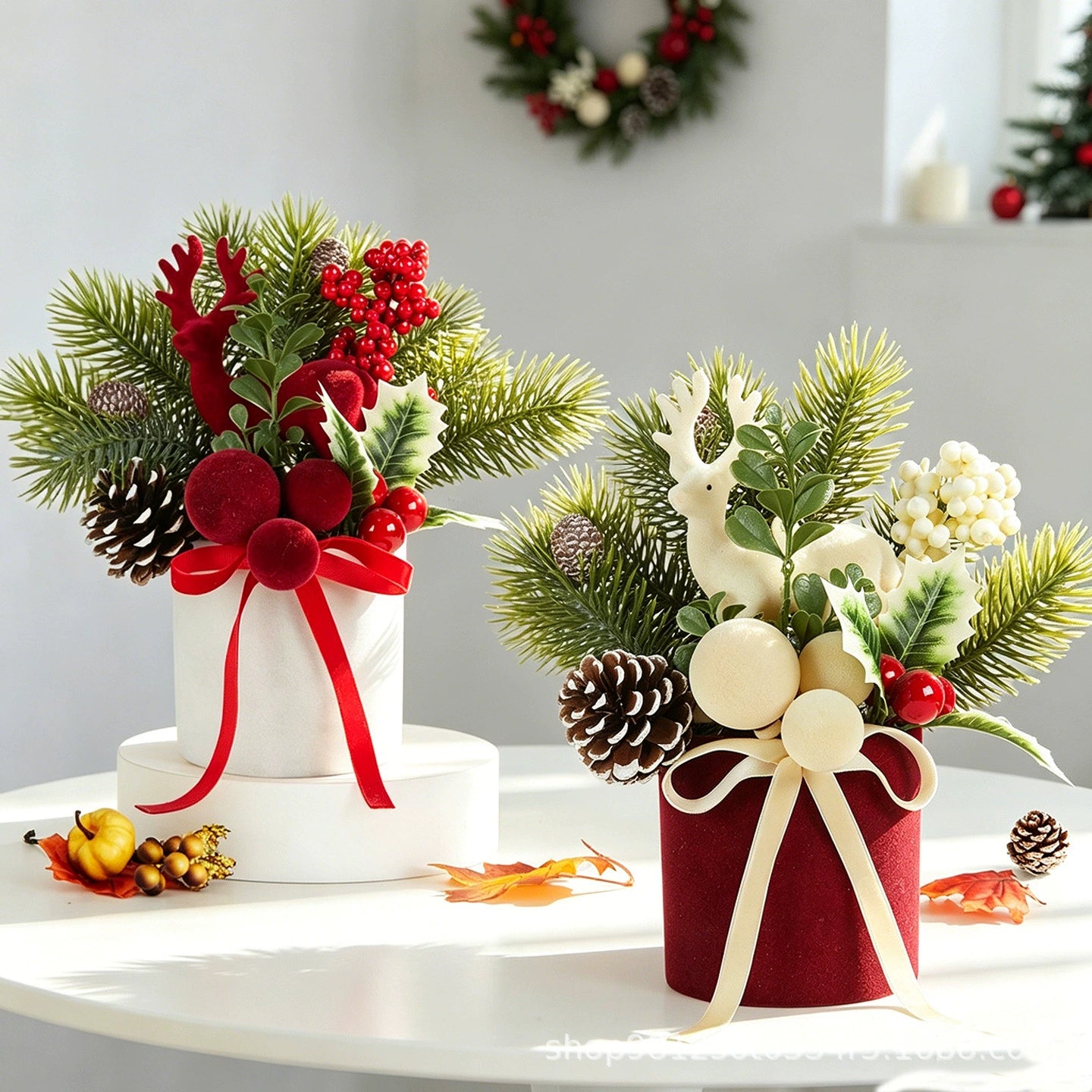 Flockierte Mini-Weihnachtsbaum mit Schleifenband-Dekor, 24 cm Höhe, realistisch wirkend, für Tischdeko, Laden-Display, Hochzeitsdekoration