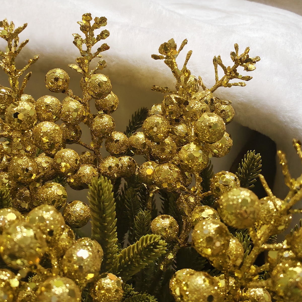 30 cm künstliche Kiefernzweige mit goldenen Beeren im Topf, Weihnachtsdeko, Tischdekoration, Hochzeitsevent, Ladenausstattung