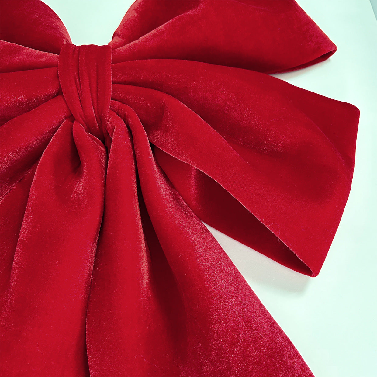 Roter Samt-Doppelschleifen-Deko, 62x111 cm – Hochwertige Weihnachtsdekoration für Hochzeiten, Trauerfeiern, Shop-Deko, ganzjährig einsetzbar