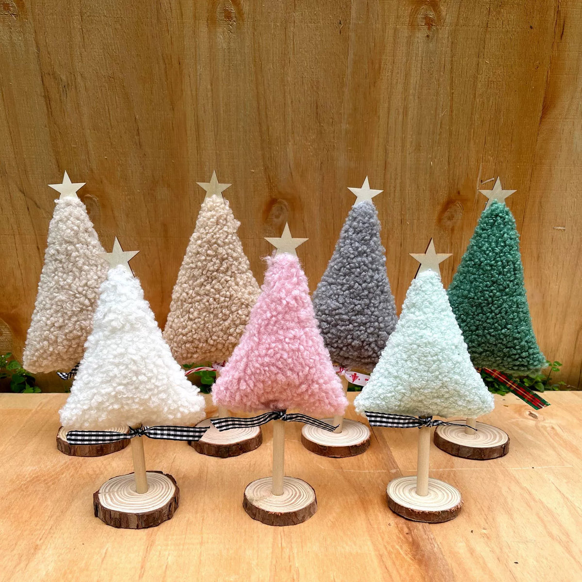 Mini Weihnachtsbaum Deko 22x10 cm, künstliche Tanne aus Stoff, realistische Optik, festliche Tischdekoration, Hochzeit, Event, Ladenausstattung, 8 Farben