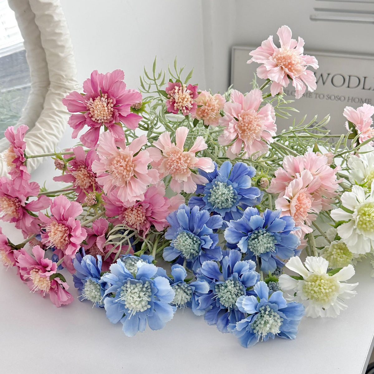 Knautia macedonica (Witwenblume) Kunstblume, 60 cm, 4 Blüten pro Stiel, für Hochzeitsdekoration, Wohnaccessoires und Einzelhandel