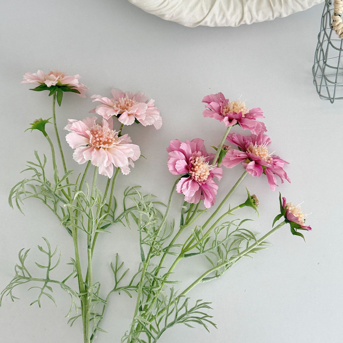 Knautia macedonica (Witwenblume) Kunstblume, 60 cm, 4 Blüten pro Stiel, für Hochzeitsdekoration, Wohnaccessoires und Einzelhandel