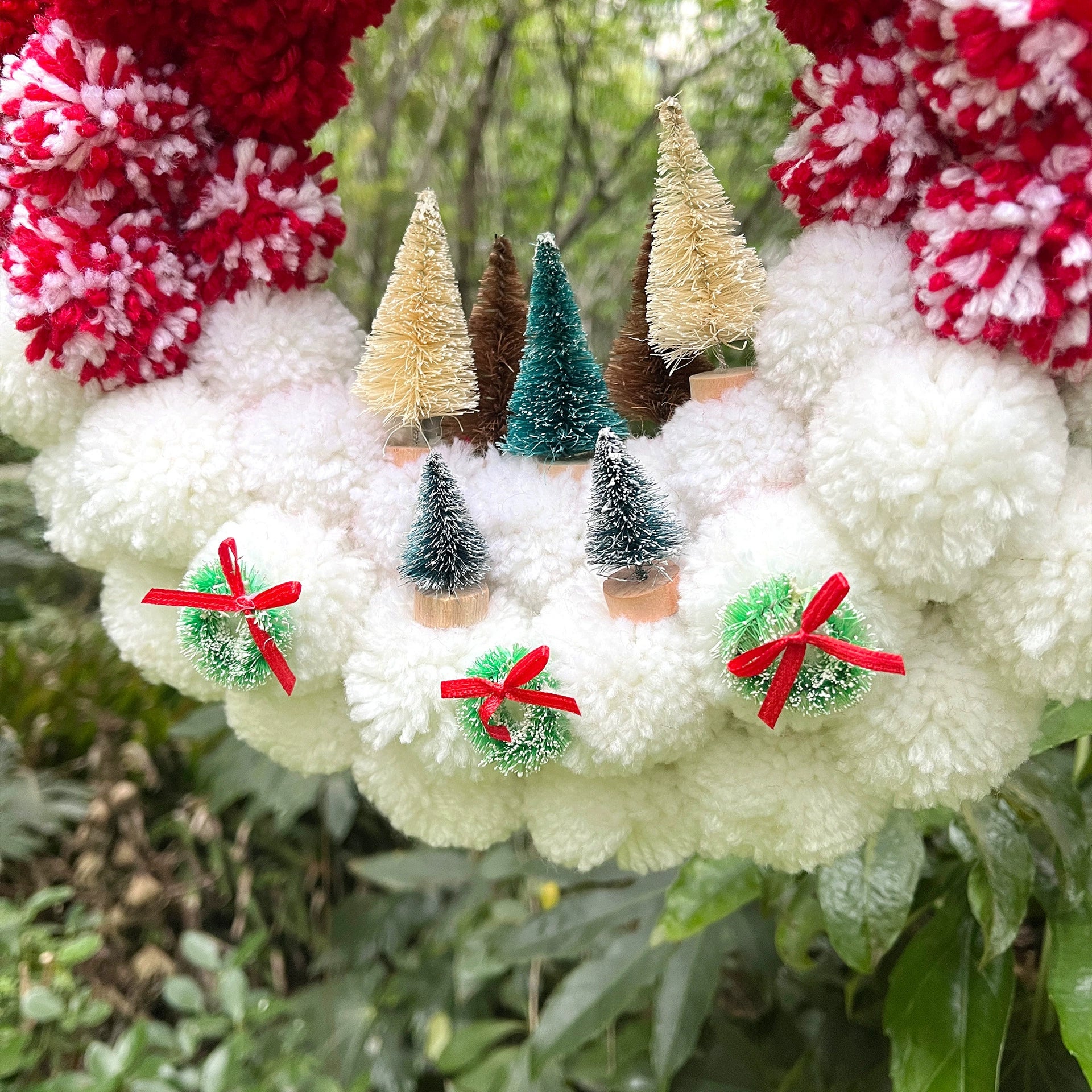 Weihnachtskranz aus Wollbommeln, 30 cm Durchmesser, Festliche Tür- & Wanddekoration, für Hochzeiten, Geschäfte, Zuhause, ganzjährig nutzbar