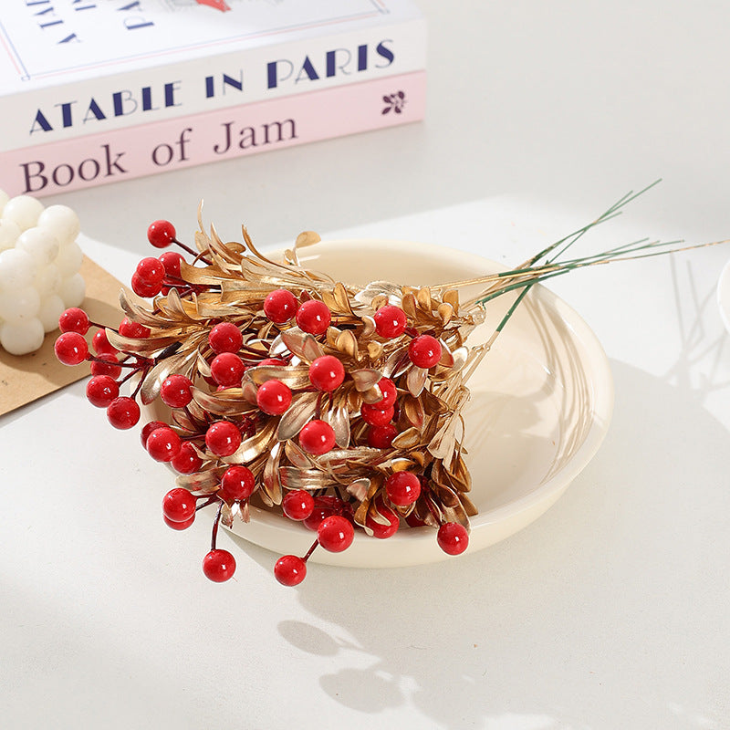 Künstliche Weihnachtsbeeren, 34 cm goldene Blätter mit roten Früchten, 5 Stk. Set, realistische Dekoration für Vasen, Hochzeiten, Festtagsgestaltung