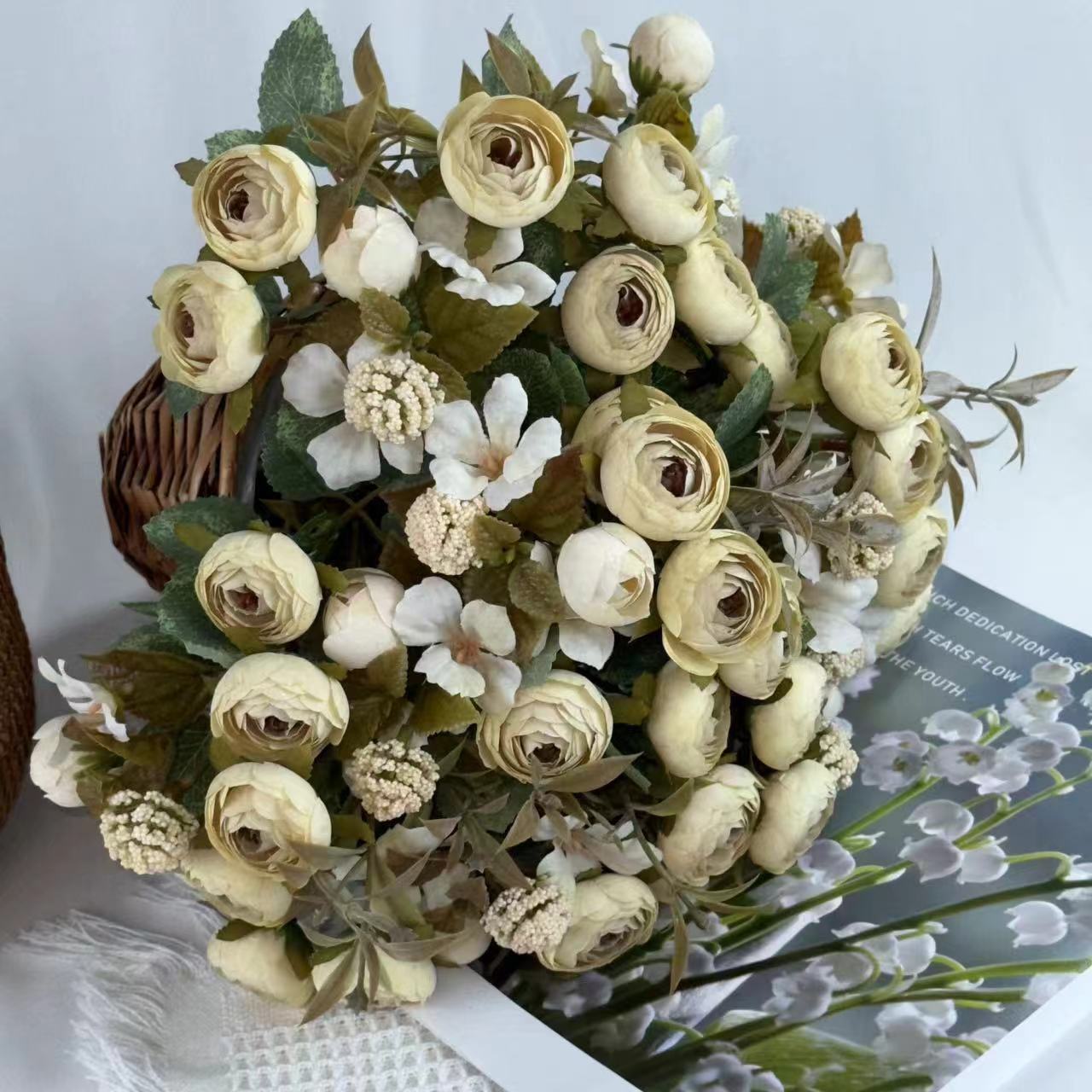Künstliche Blumenstrauß für Hochzeiten, Retro-Stil, 32,5 cm, Rosen, Eukalyptus, Kamelien, Gänseblümchen, Hortensien