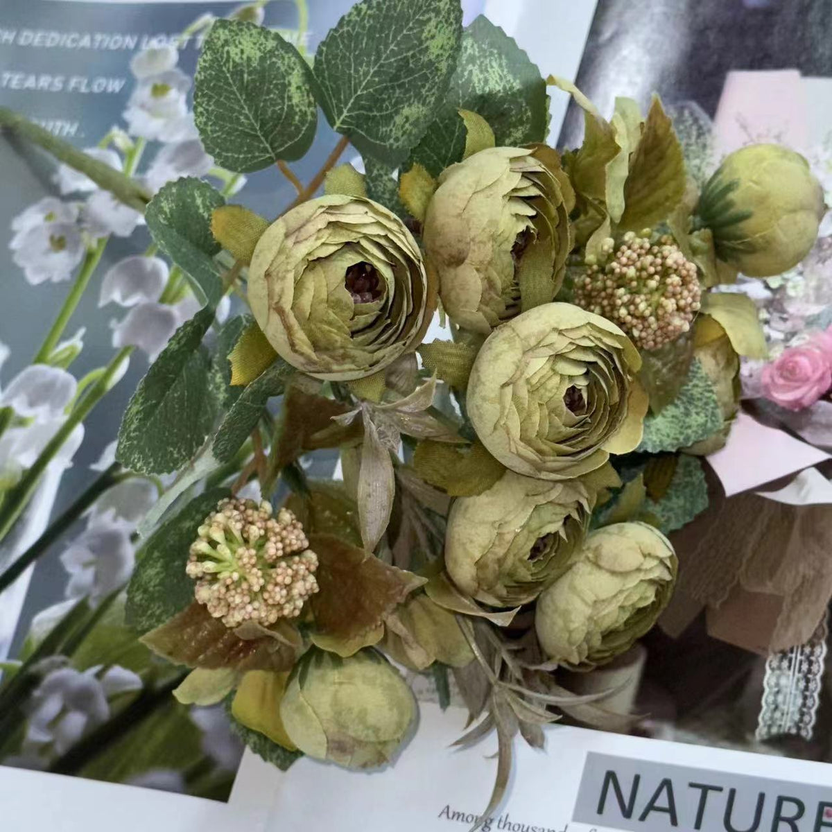 Künstliche Blumenstrauß für Hochzeiten, Retro-Stil, 32,5 cm, Rosen, Eukalyptus, Kamelien, Gänseblümchen, Hortensien
