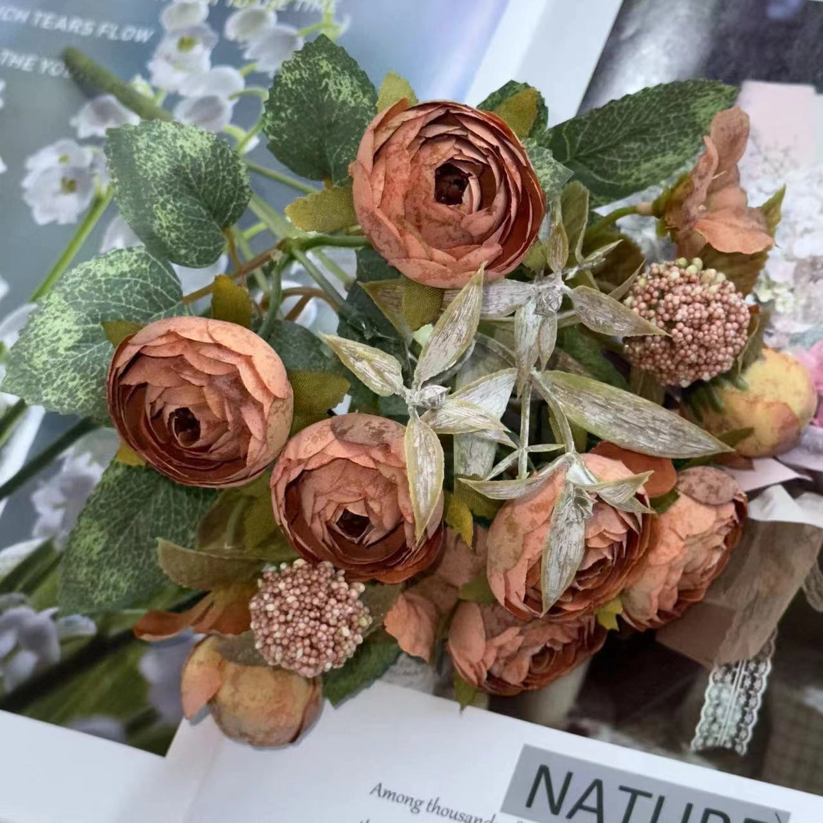 Künstliche Blumenstrauß für Hochzeiten, Retro-Stil, 32,5 cm, Rosen, Eukalyptus, Kamelien, Gänseblümchen, Hortensien