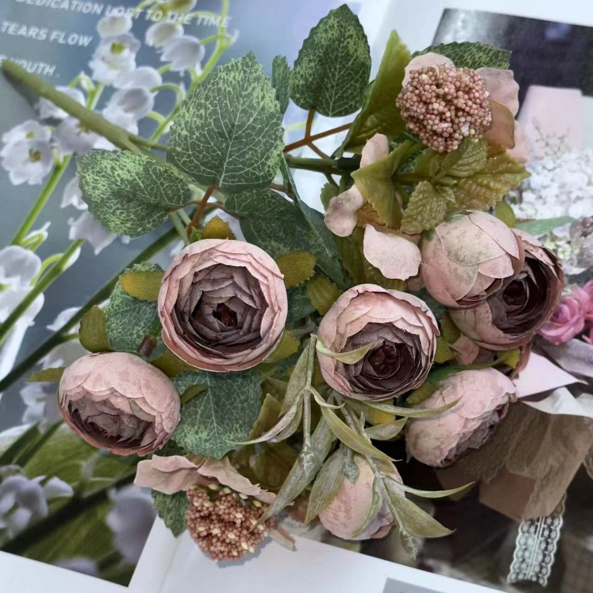 Künstliche Blumenstrauß für Hochzeiten, Retro-Stil, 32,5 cm, Rosen, Eukalyptus, Kamelien, Gänseblümchen, Hortensien
