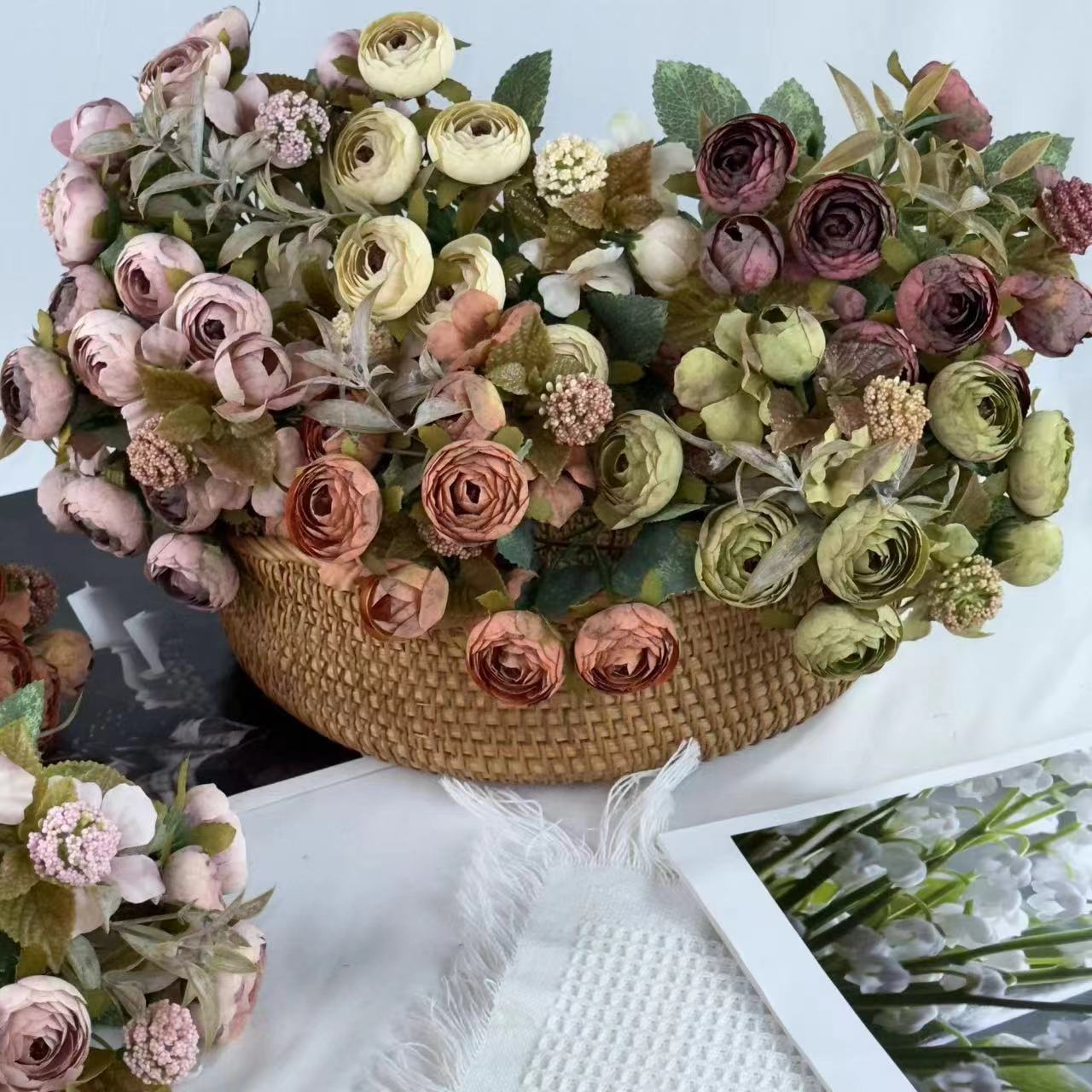 Künstliche Blumenstrauß für Hochzeiten, Retro-Stil, 32,5 cm, Rosen, Eukalyptus, Kamelien, Gänseblümchen, Hortensien