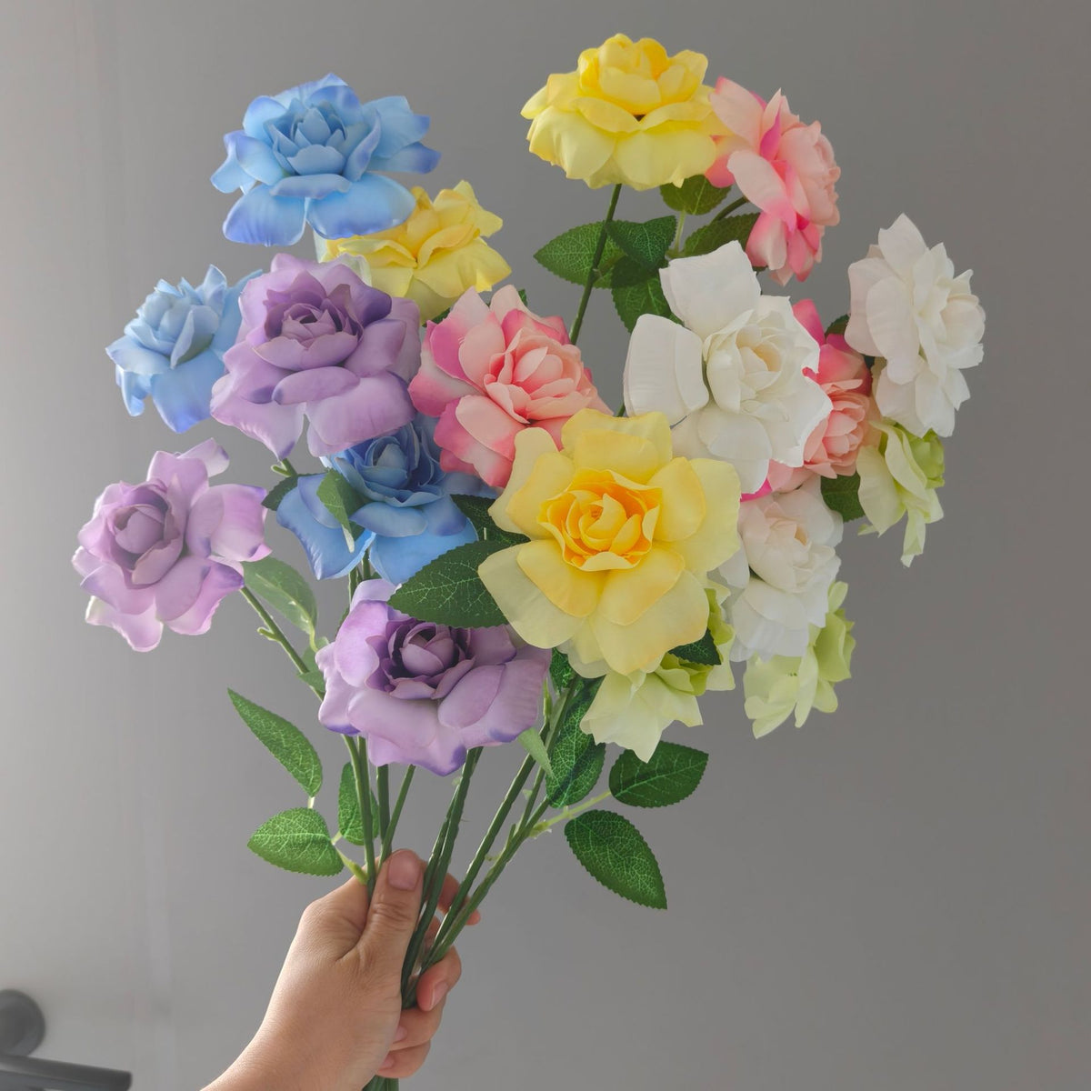 Künstliche Rosenbüschel mit 3 Blüten, 60 cm hoch, Seidenstoff, Hochzeit & Wohnraum-Deko, realistisch, allergenfrei