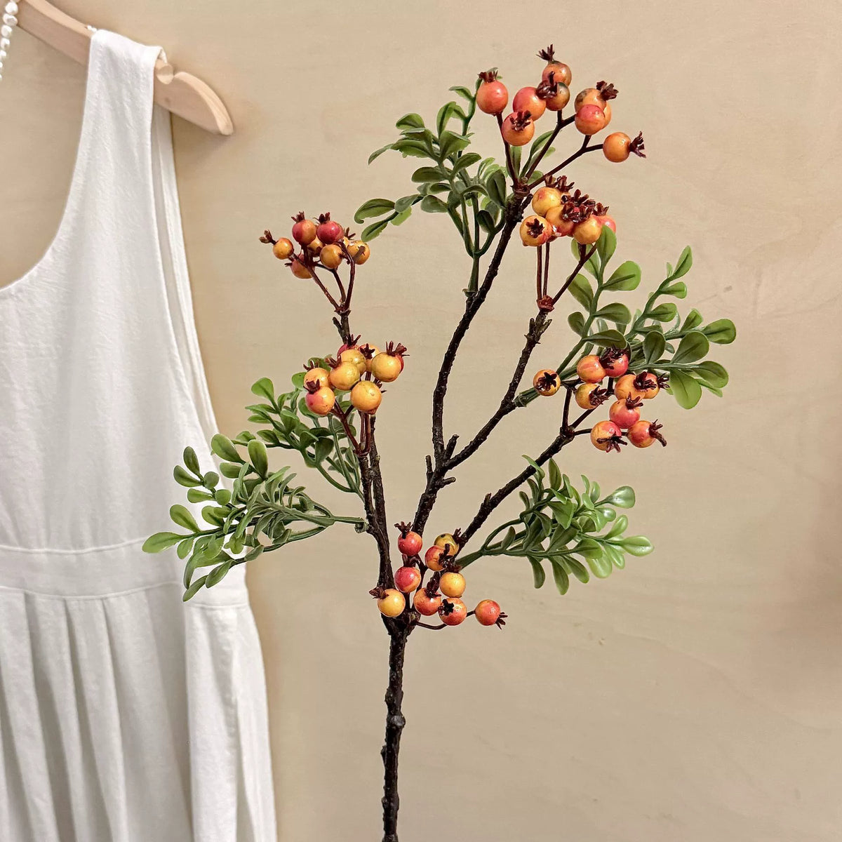 Künstliche Heidelbeer-Rispe, 62 cm, Schaumstoff, Einzelstiel, Dekoration für Zuhause, Events, Schaufenster, Hotel