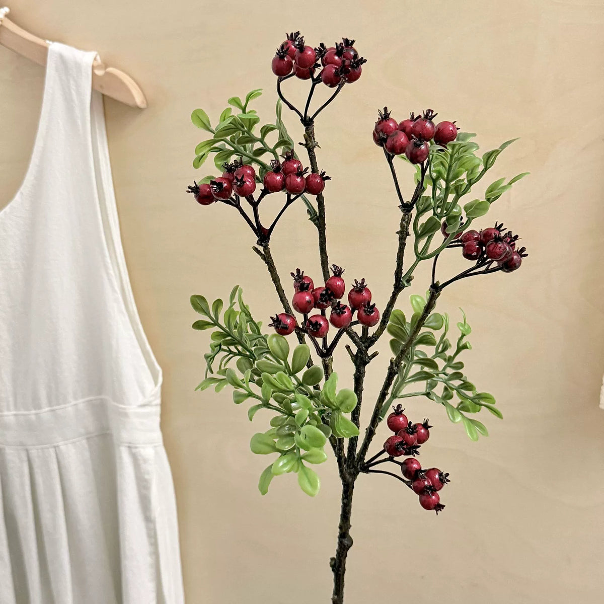 Künstliche Heidelbeer-Rispe, 62 cm, Schaumstoff, Einzelstiel, Dekoration für Zuhause, Events, Schaufenster, Hotel