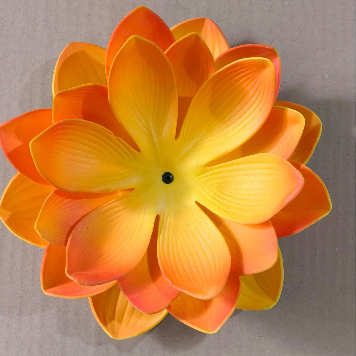 Künstliche Seerose 28 cm, plastik, realistische Lotoblume, DIY-Deko für Hochzeit, Grabschmuck, Innenraumgestaltung