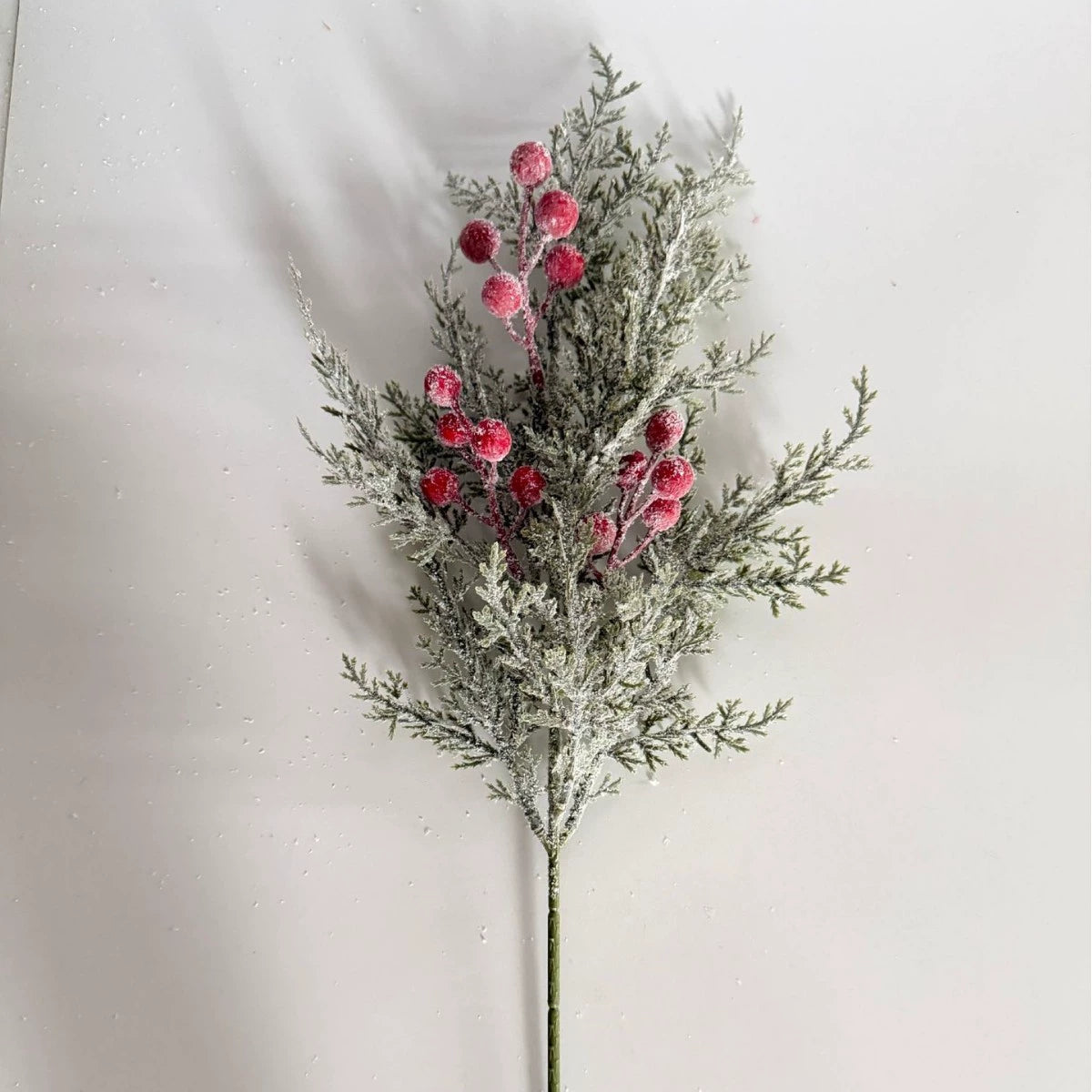 Künstliche Kiefernzweig mit roten Beeren, 50 cm, realistische Deko für Hochzeit, Weihnachten, Grabgestaltung, Innenraum