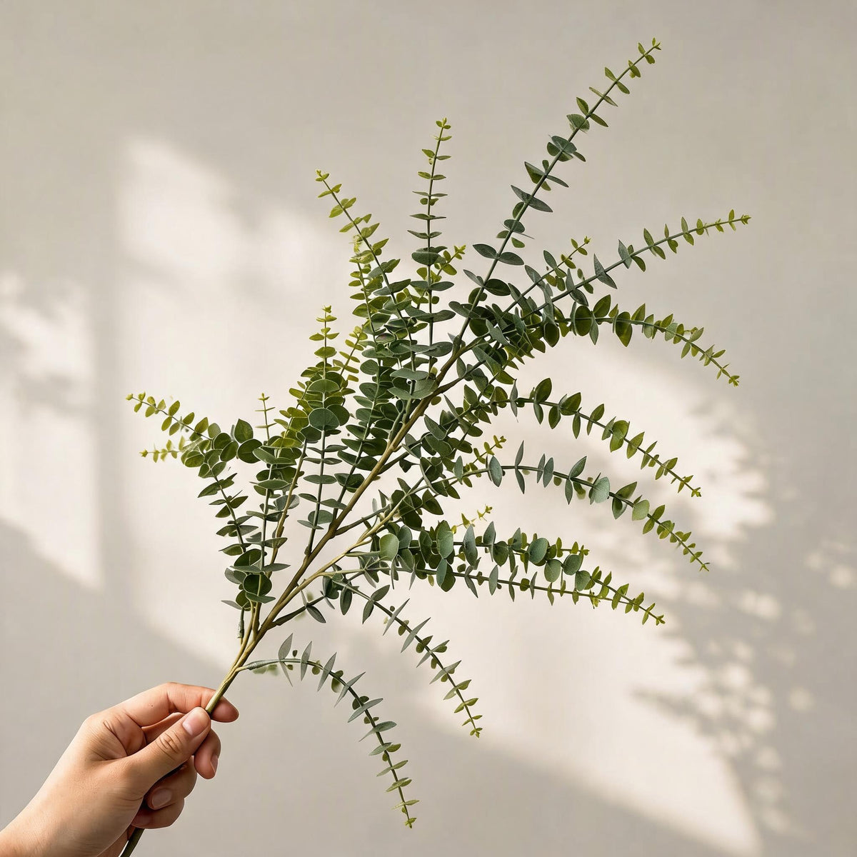 Künstlicher Eukalyptus 80 cm, Buscheinsatz für Floristik, Hochzeit, Beerdigung, Raumdekoration, langlebig, allergenfrei