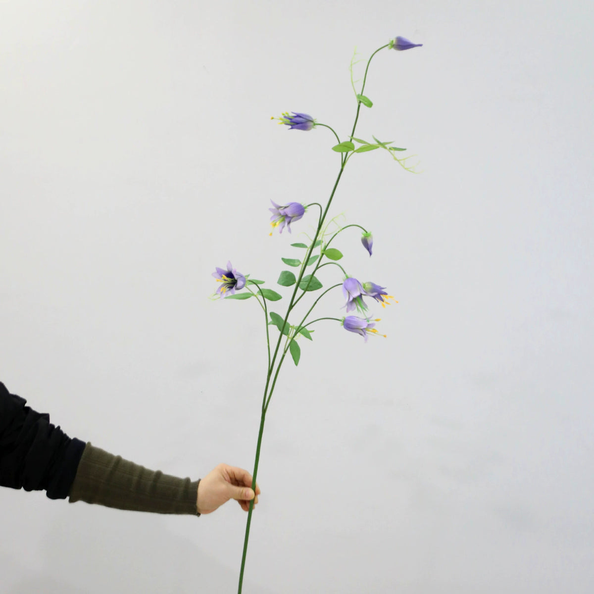 Künstliche Clematis-Blüten, 105 cm, Seidenstoff, Einzelstiel mit 8 Blüten, für Zuhause, Hochzeiten, Geschäftsräume