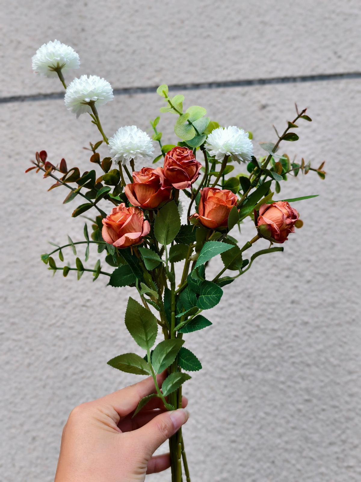Künstlicher Blumenstrauß mit Rosen, Eukalyptus und Chrysanthemen, 42 cm, 10 Blüten, für Hochzeiten und Innendekoration
