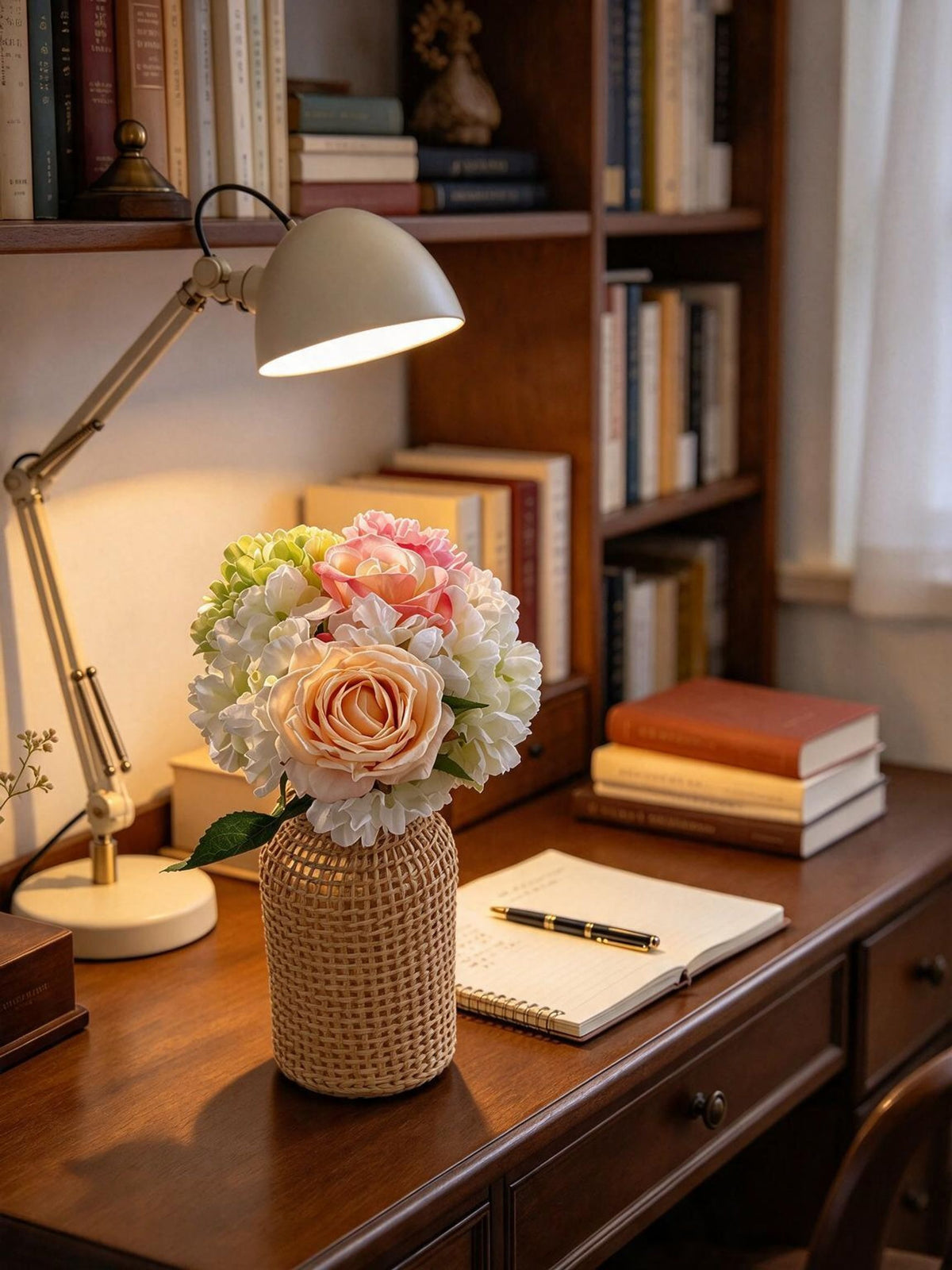 Künstlicher Blumenstrauß mit Rosen, Nelken und Hortensie, 5 Blüten, Kunstseide-Stoff, Vintage, Hochzeit, Hotel, Schaufenster