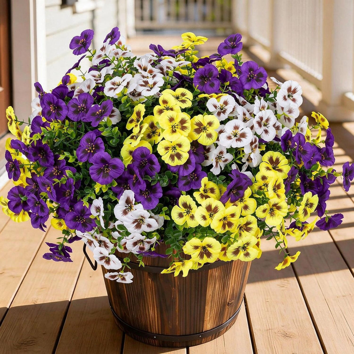 Künstliche Stiefmütterchen-Eukalyptus-Büschel, 4er-Set, 14 Blüten pro Büschel, Kunstseide, 36 cm, für Hochzeit, Haus und Garten