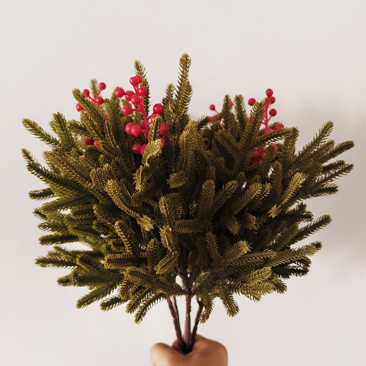 40 cm-Tannenzweige (Norfolk-Kiefer) mit Holunderbeeren