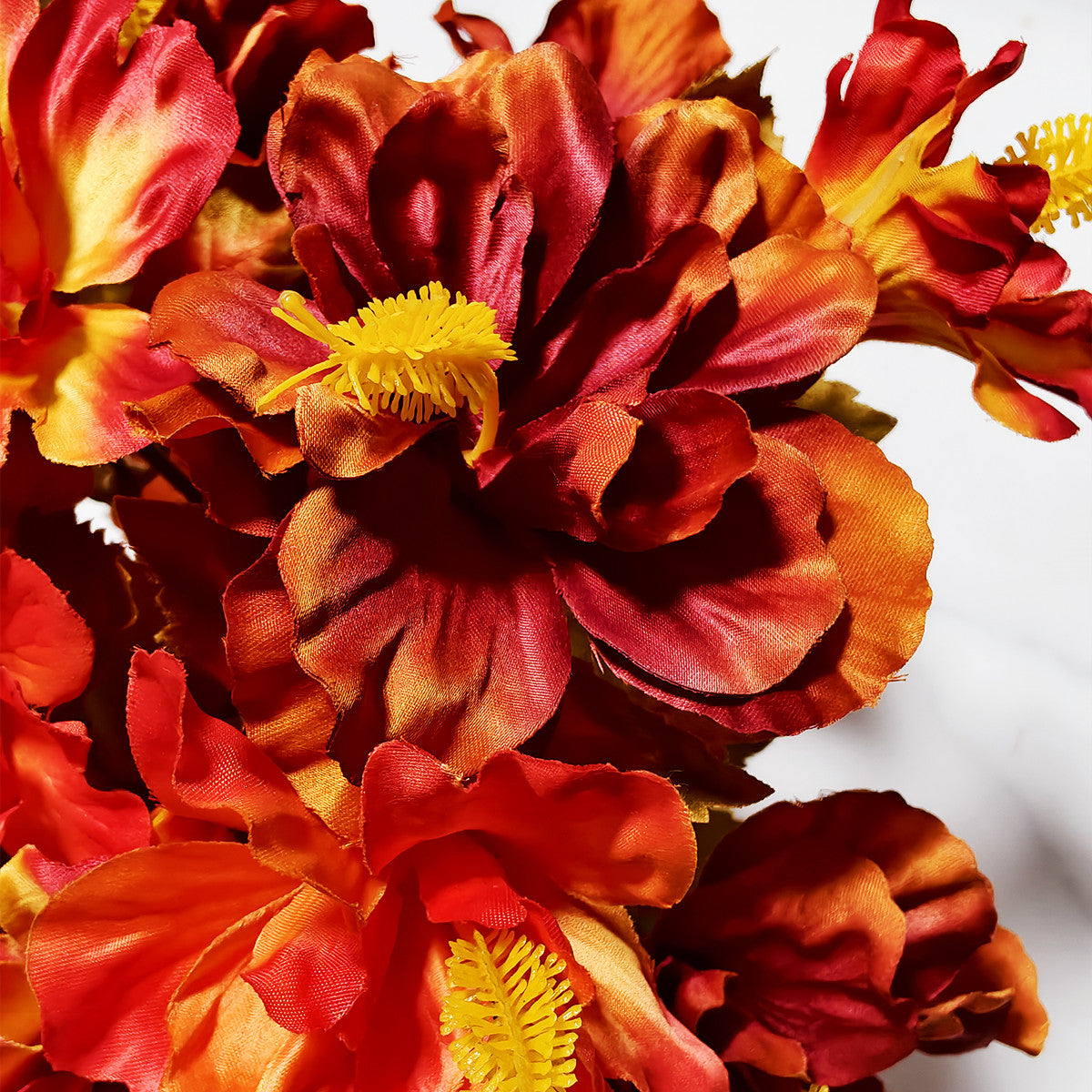 35 cm Herbst-Hibiskus mit schwarzem Topf – UV-beständige Blumen für Außenbereichsdekoration