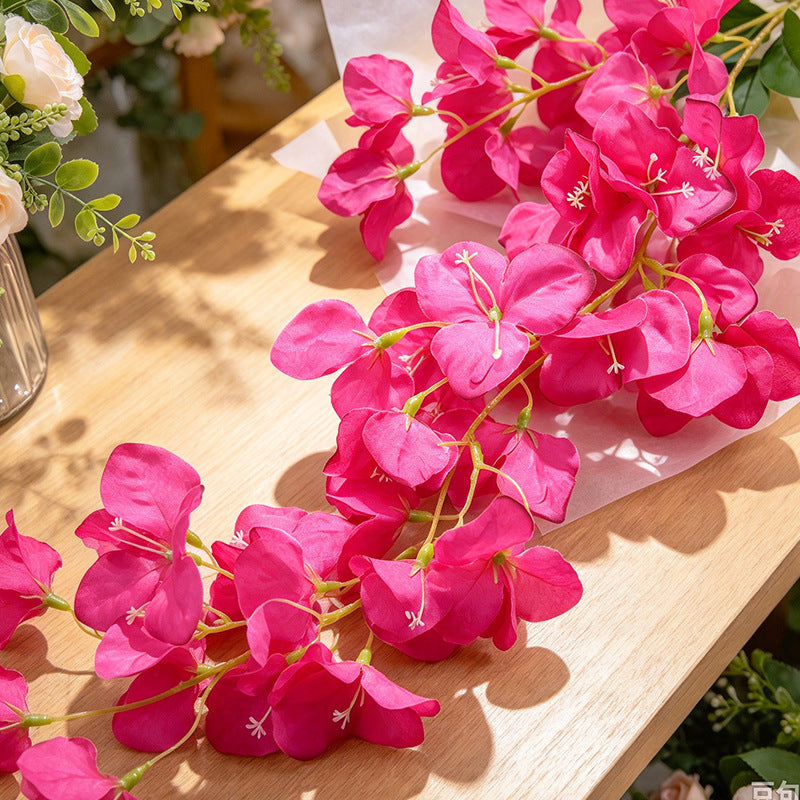 Künstliche Bougainvillea Blütenranke, Girlande aus Kunststoff mit 135 Blütenköpfen, 180 cm lang, für Hochzeit, Hotel & Schaufenster