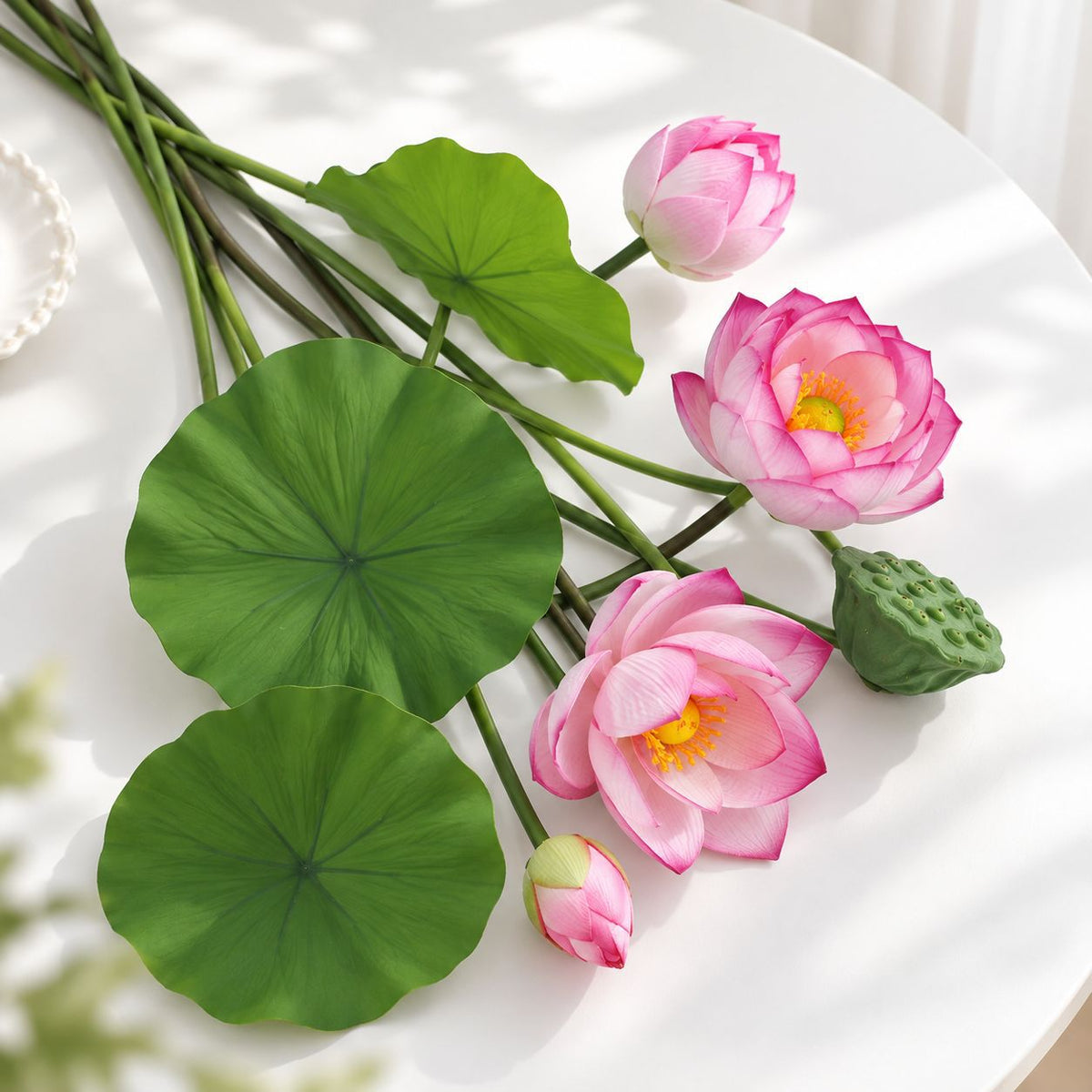 Künstliche Lotusblume mit Blättern und Samenkapsel, Bund mit 3 Blüten, PU, für Hochzeit, Hotel und Schaufenster